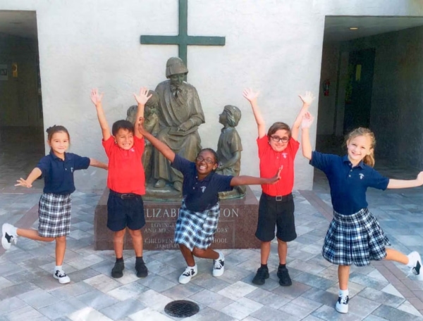 kids in front of statue